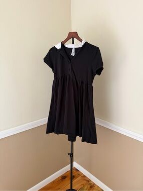 Black Short Sleeve Hoodie Babydoll Dress with White Collar Trim and pockets